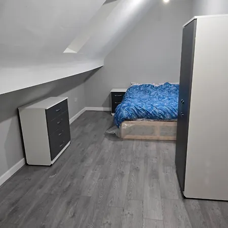 2 Bedrooms 伯明翰
